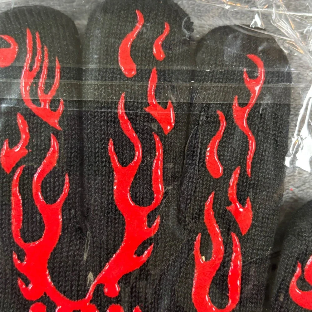 Worod Heat Resistant BBQ Oven Gloves 932F Silicone Non-Slip 13in Black Red 2pk